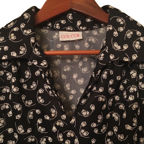 2/$25- Vintage COS COB Polyester V-Neck Top Cap Sleeves - Picture 1 of 6